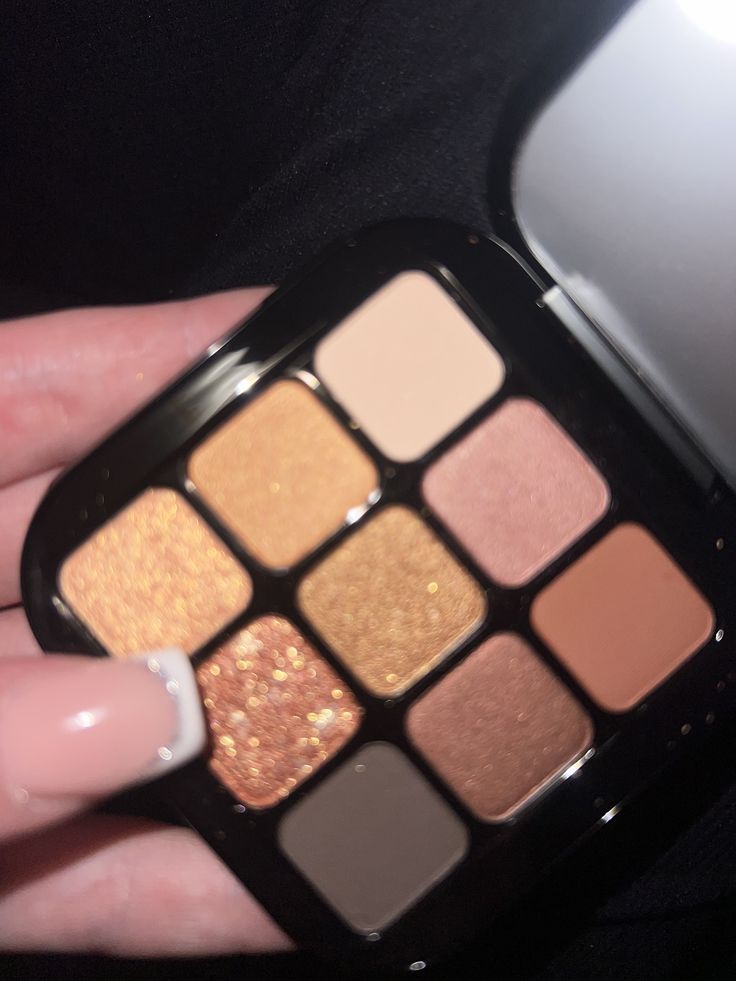 Glamour Multi Finish Eyeshadow Palette