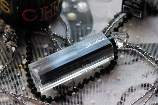 Guerlain La Petite Robe Noire Lip Colour